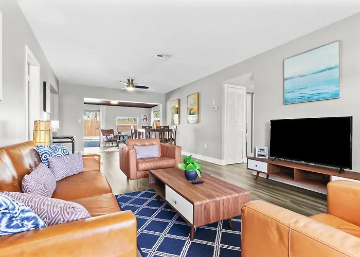 Relaxing Pool Home For Family Getaway Close To Tampa Zoo, Busch Gardens, Restaurants And Shopping!