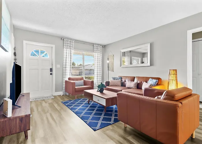Relaxing Pool Home For Family Getaway Close To Tampa Zoo, Busch Gardens, Restaurants And Shopping!