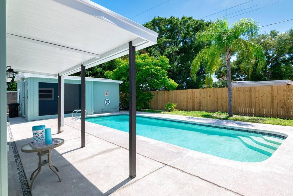 Relaxing Pool For Family Getaway Close To Zoo, Busch Gardens, Restaurants And Shopping!