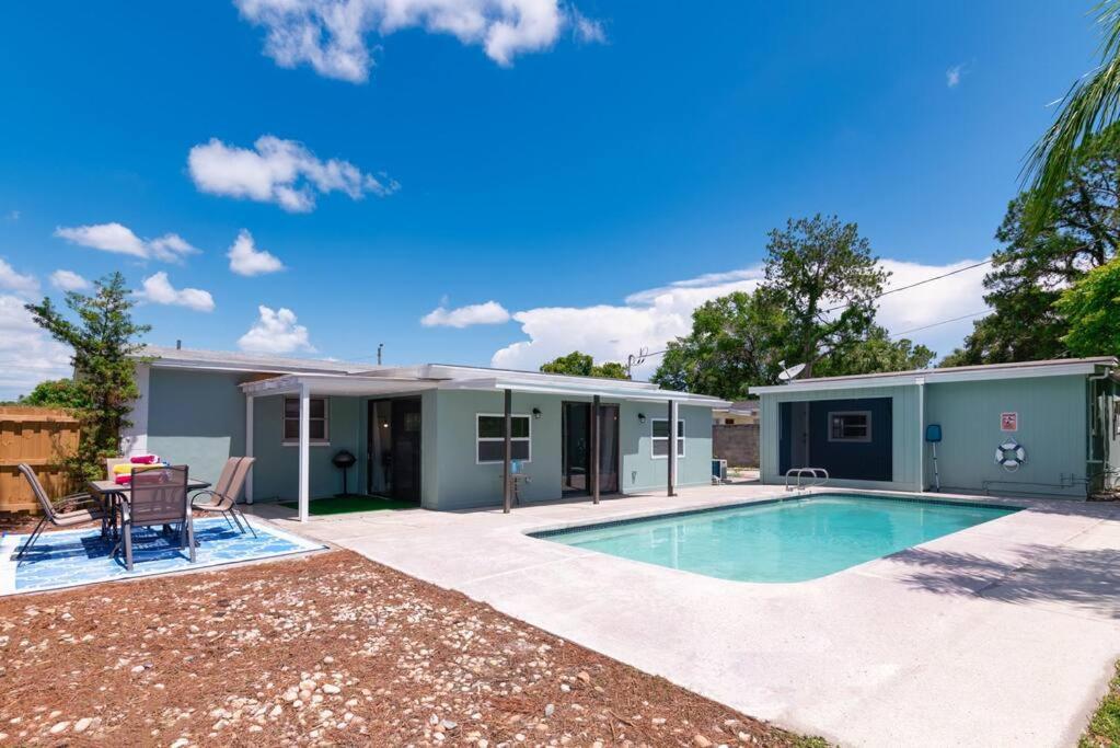 Villa Relaxing Pool For Family Getaway Close To Zoo, Busch Gardens, Restaurants And Shopping! *