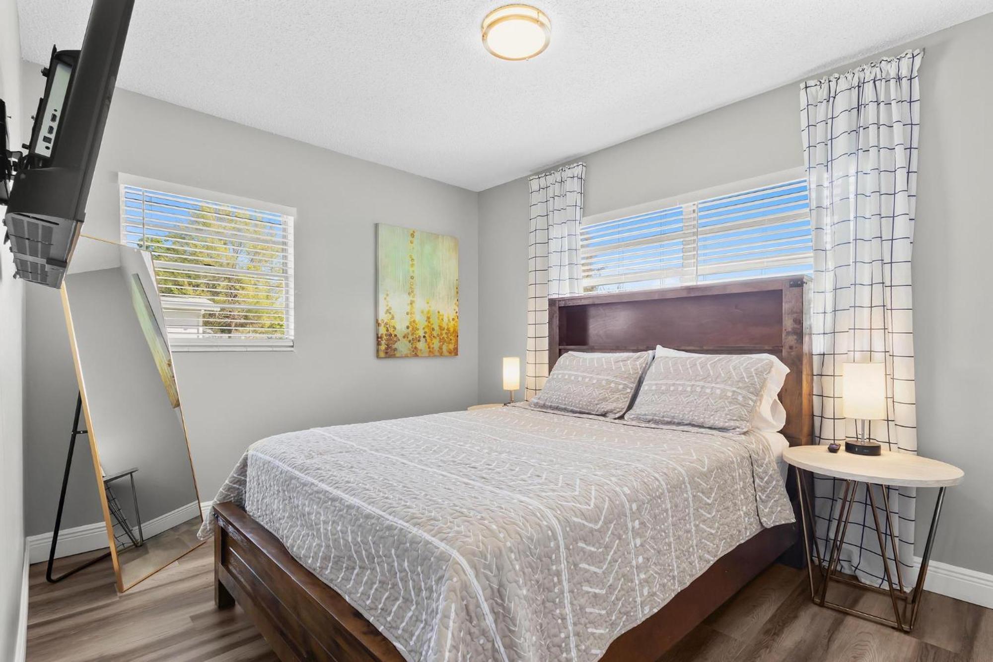 Relaxing Pool For Family Getaway Close To Zoo, Busch Gardens, Restaurants And Shopping! Tampa