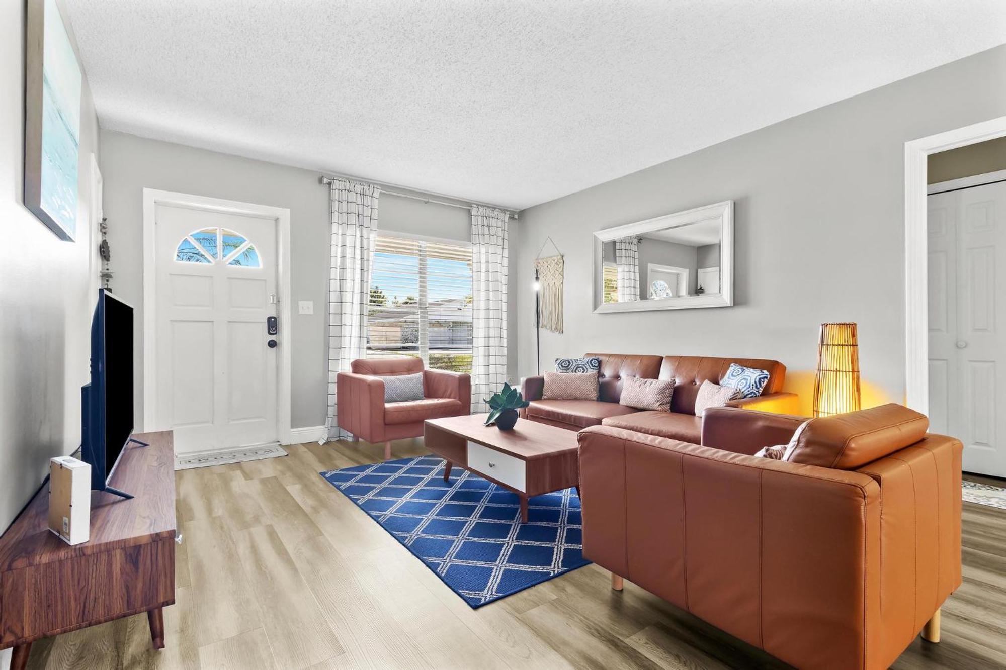 Villa Relaxing Pool For Family Getaway Close To Zoo, Busch Gardens, Restaurants And Shopping! Tampa
