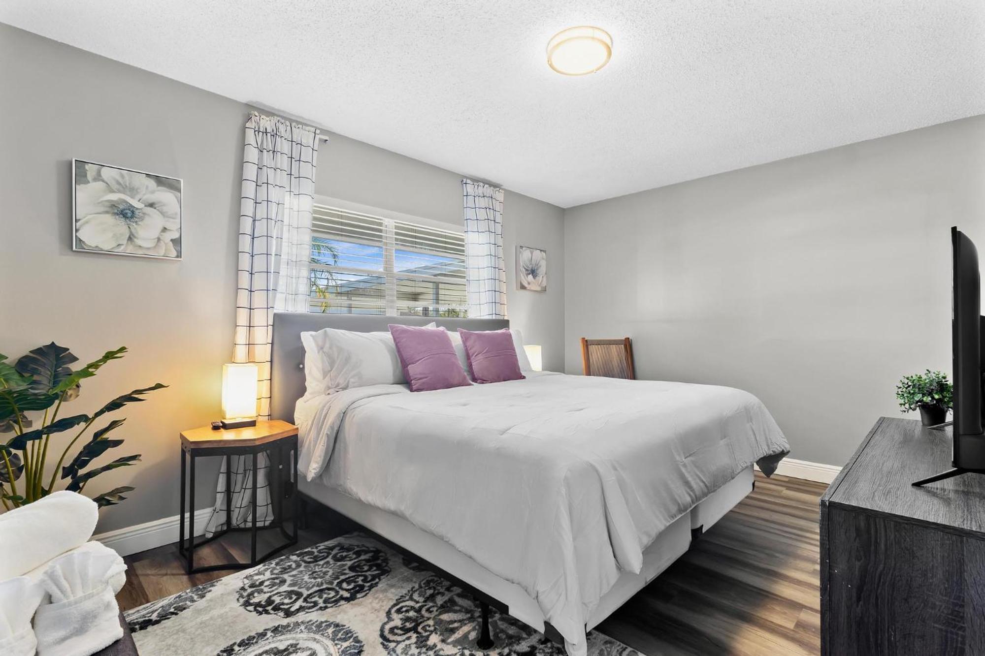 Relaxing Pool For Family Getaway Close To Zoo, Busch Gardens, Restaurants And Shopping! * Tampa