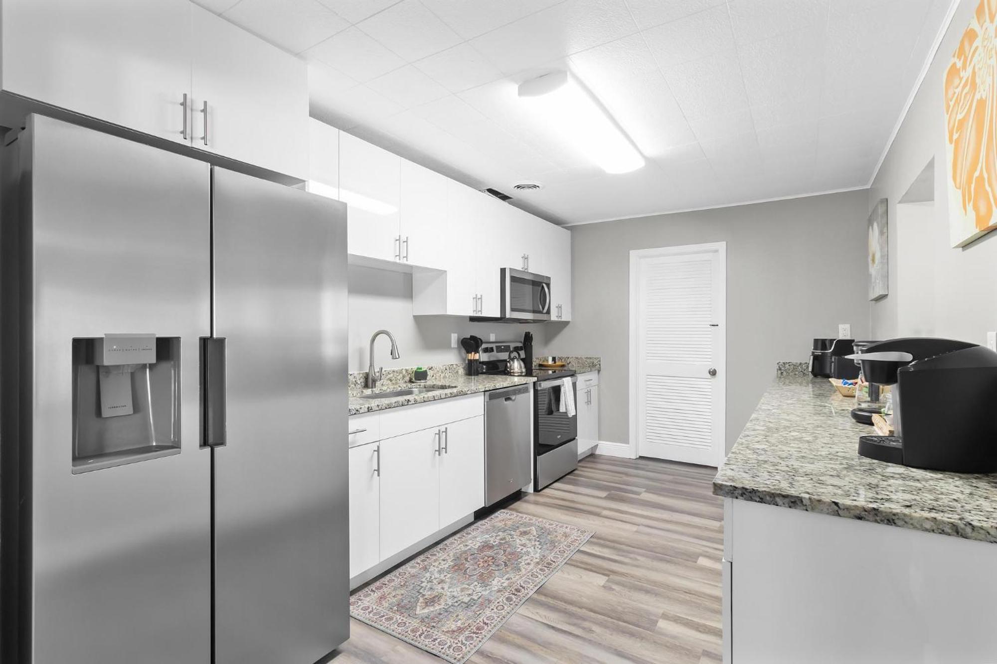 Relaxing Pool For Family Getaway Close To Zoo, Busch Gardens, Restaurants And Shopping! Villa Tampa