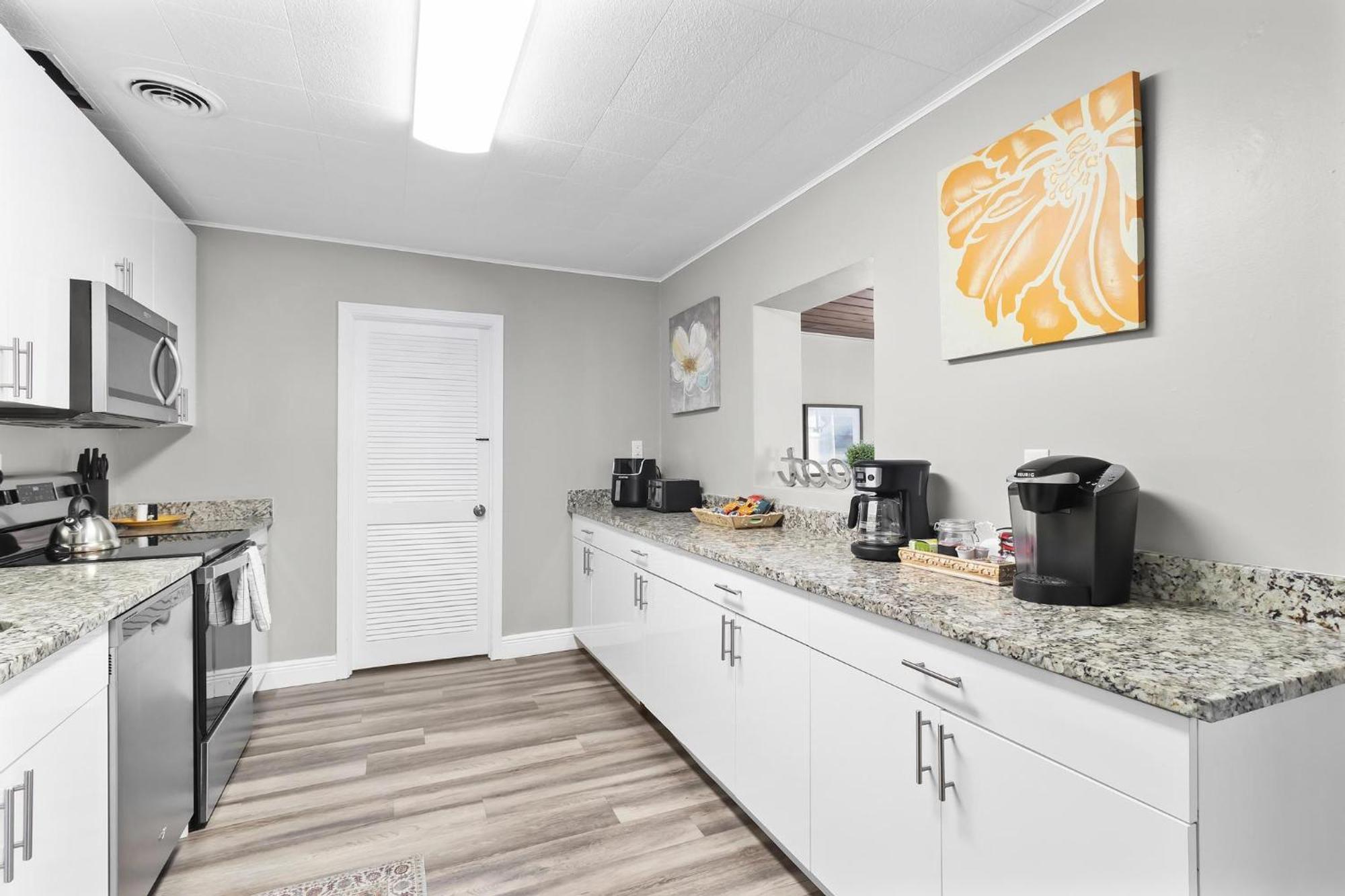 Villa Relaxing Pool For Family Getaway Close To Zoo, Busch Gardens, Restaurants And Shopping! Tampa