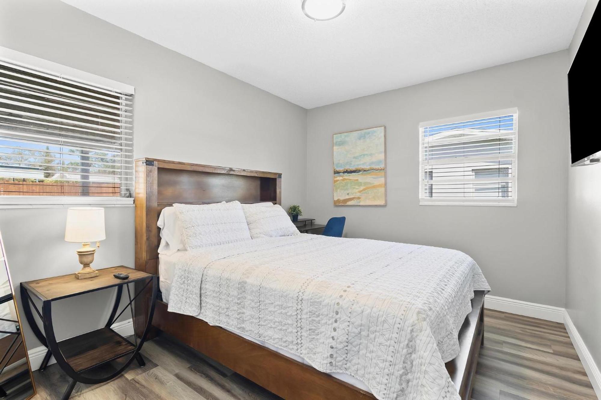 Relaxing Pool For Family Getaway Close To Zoo, Busch Gardens, Restaurants And Shopping! Villa Tampa