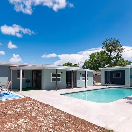 Relaxing Pool Home For Family Getaway Close To Tampa Zoo, Busch Gardens, Restaurants And Shopping! Exterior photo