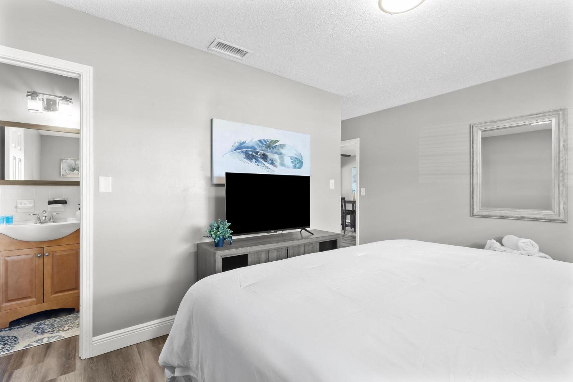 Relaxing Pool For Family Getaway Close To Zoo, Busch Gardens, Restaurants And Shopping! Villa Tampa