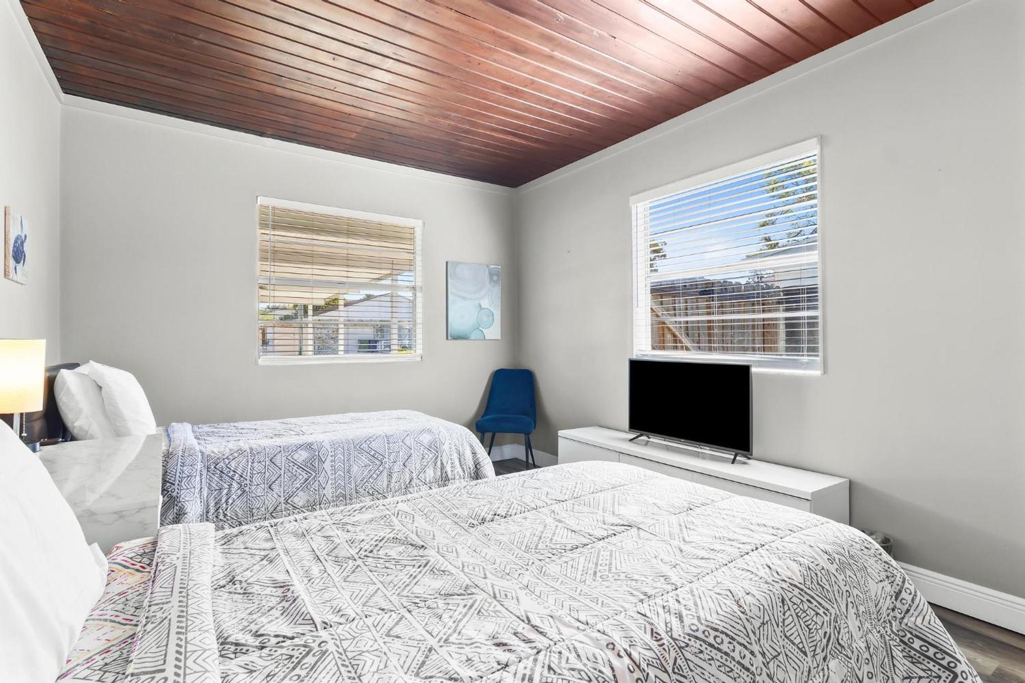 Relaxing Pool For Family Getaway Close To Zoo, Busch Gardens, Restaurants And Shopping!
